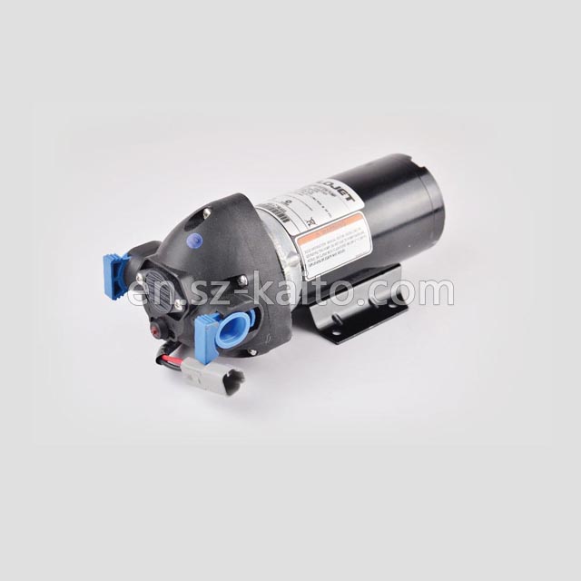 Water pump for road roller