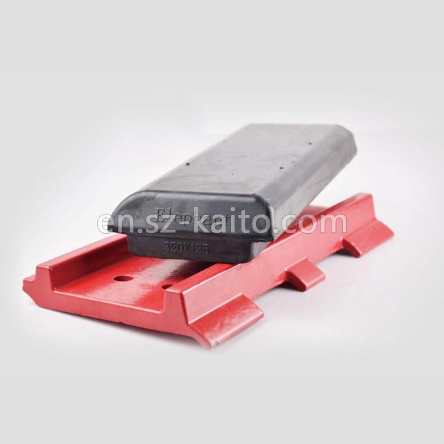 Asphalt paver rubber track pads